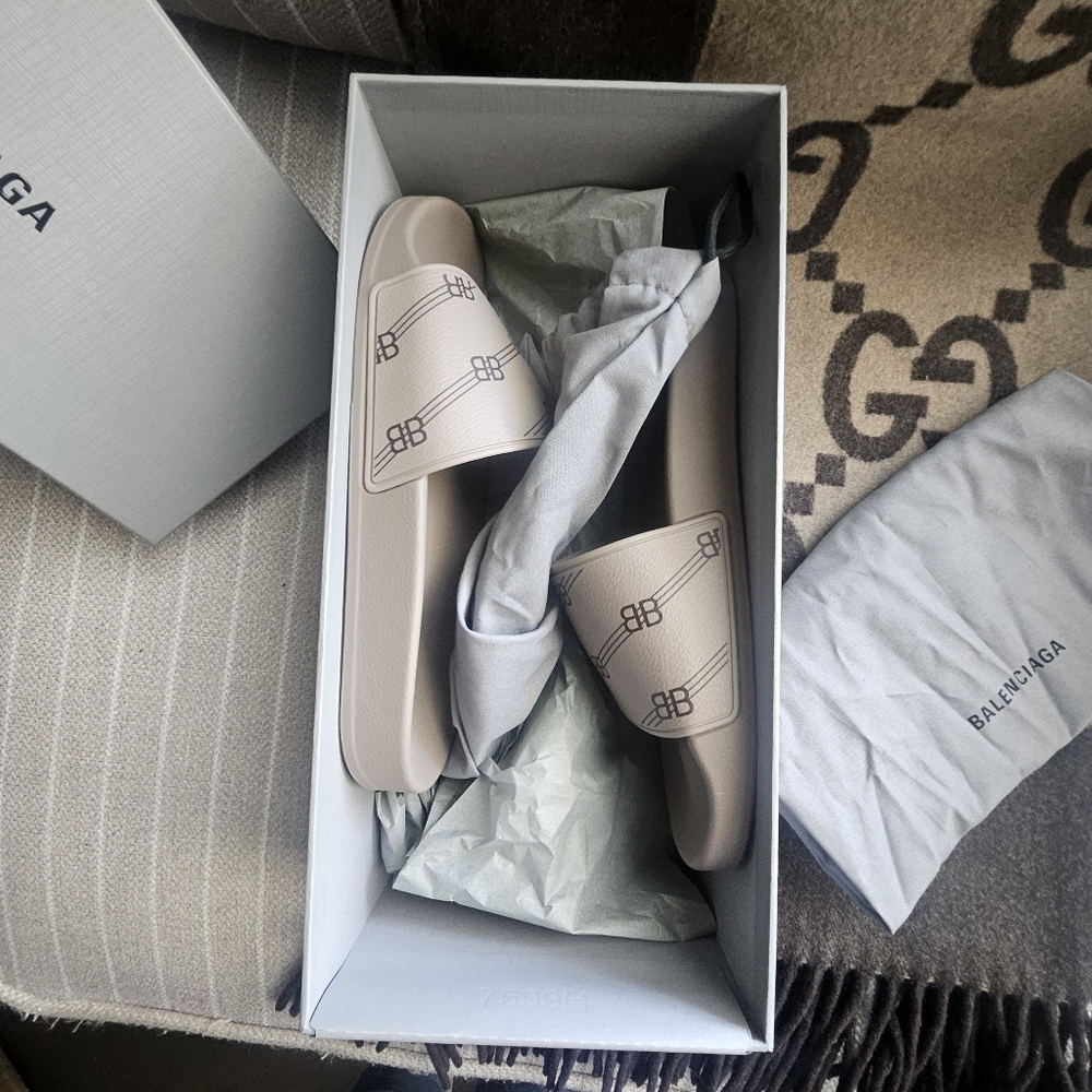 Balenciaga Pool Slide Sandals. Brand New w/Tags Size 39 - Picture 8 of 10